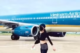 Cục Hàng không vào cuộc xác minh nữ hành khách ra sát máy bay quay video