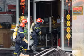 Cháy lớn chết người lại phát lộ loạt quán karaoke vi phạm