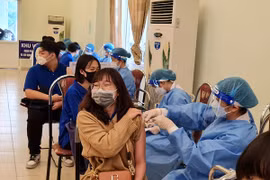 Hà Nội hỗ trợ nhân viên y tế cao nhất 10 triệu đồng/người