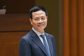 Bộ trưởng Nguyễn Mạnh Hùng: “Tôi đi mua kính, họ hỏi số điện thoại cũng đưa”