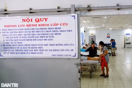 Người đàn ông bóp cổ, dọa giết bác sĩ vì con hóc xương phải chờ 30 phút