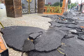 Đồng Nai: Đường tiền tỷ ở thị trấn Hiệp Phước "biến mất" sau cơn mưa?