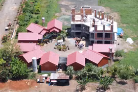 Đồng Nai: Tường cao che khu nghỉ dưỡng trên đất lúa ở xã Gia Tân 2?