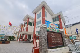 Vỉa hè, lòng đường thành nơi họp chợ kế bên UBND phường Bửu Hòa