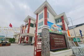 Vỉa hè, lòng đường thành nơi họp chợ kế bên UBND phường Bửu Hòa