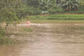 TP Uông Bí - Quảng Ninh: Hàng chục hộ dân lâm cảnh cô lập khi mưa to