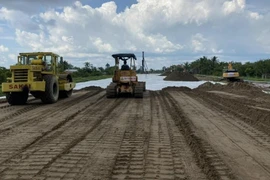 Thí điểm dùng cát biển thay thế cát sông đắp nền cao tốc khu vực ĐBSCL