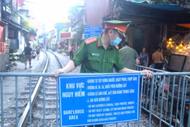 Ảnh: Phố cà phê đường tàu chính thức tạm đóng cửa
