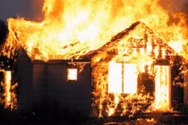 Cháy nhà lúc rạng sáng, 3 người trong gia đình tử vong