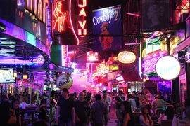 10 người tiếp xúc với bệnh nhân 122 mắc Covid-19 ở quán bar tại Bangkok