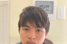 Hỗn chiến tại quán karaoke, một thanh niên được đưa đến bệnh viện với con dao còn găm vào ngực