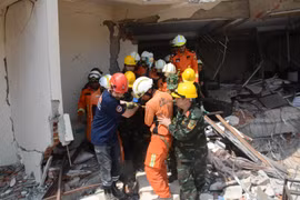  Việt Nam phối hợp giải cứu thành công 1 nạn nhân động đất ở Myanmar