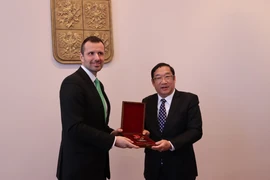 CH Séc muốn tăng cường hợp tác công nghiệp quốc phòng với Việt Nam