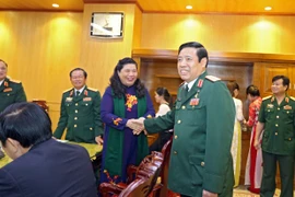 Hình ảnh Bộ trưởng Phùng Quang Thanh dự chương trình Khát vọng đoàn tụ