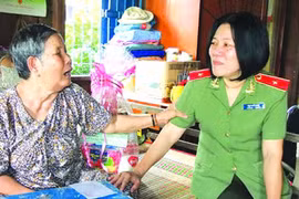 Chuyện chưa kể về nữ tướng công an đầu tiên của VN