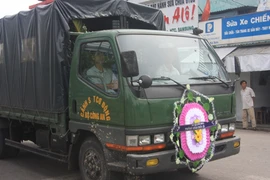 Đám tang người nhà CSCĐ huy động cả xe công
