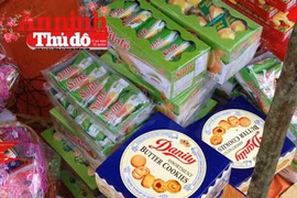 Hàng giả hàng nhái tràn ngập thị trường dịp Tết