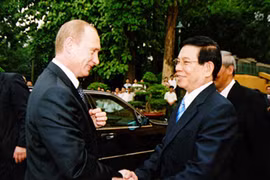 Tổng thống Putin làm gì trong 3 lần thăm Việt Nam?