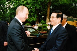 Tổng thống Putin làm gì trong 3 lần thăm Việt Nam?