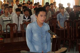 Không được cho hát karaoke, đốt trụi quán 