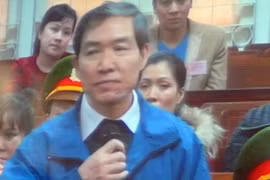 Đối nghịch anh em họ Dương: Dũng tham sống, Trọng bàng quan