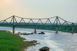 Có phương án 4 bảo tồn nguyên vẹn cầu Long Biên?