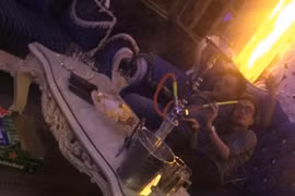 Ảnh sỗ của Kenny Sang “tình tứ” bên đại gia kim cương