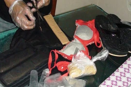 Quái chiêu giấu ma túy vào hậu môn, vùng kín