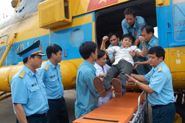 Những chuyến bay nghẹt thở cấp cứu quân dân Trường Sa