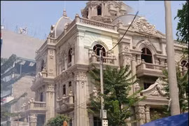 Biệt thự bề thế của “nữ hoàng chuối” Lào Cai bỏ hoang, rêu mốc