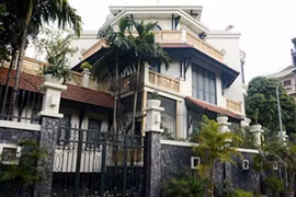 Biệt thự hoành tráng của ông Truyền và các "quan", "sếp" Việt