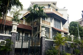 Biệt thự hoành tráng của ông Truyền và các "quan", "sếp" Việt