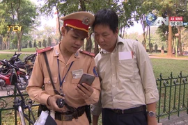 Ngỡ ngàng “mắt thần” bắt tài xế vi phạm giao thông