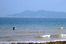 Nam quân nhân bị sóng biển nhấn chìm