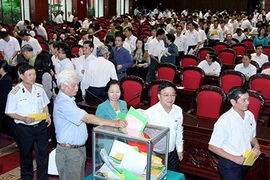 Dừng việc lấy phiếu tín nhiệm trong năm 2014