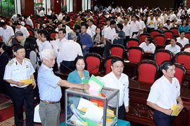 Dừng việc lấy phiếu tín nhiệm trong năm 2014