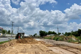 Miền Tây tính lấy cát biển làm đường cao tốc do thiếu cát sông