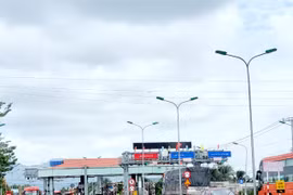 Khánh Hòa: Xả Trạm thu phí Cam Thịnh do lượng xe ùn ứ dài hơn 5 cây số