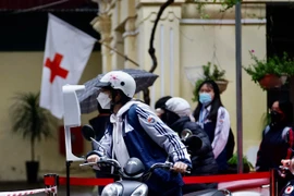 Vừa đi học lớp có F0, học sinh có tiếp tục học trực tiếp?