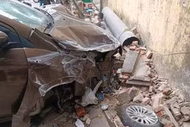 Lái xe đâm liên hoàn tại Long Biên có nồng độ cồn “gấp đôi khung”