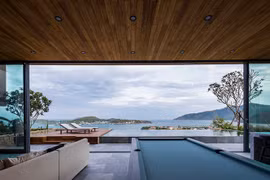 Biệt thự hiện đại có bể bơi tràn bờ độc đáo ở Nha Trang