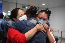 Những người Việt đầu tiên về nước từ vùng chiến sự Ukaraine 