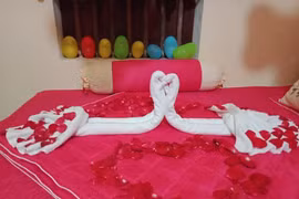 Mẹ chồng trang trí giường cưới cho con, ai cũng “ngớ người”