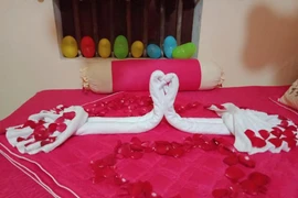 Mẹ chồng trang trí giường cưới cho con, ai cũng “ngớ người”