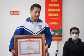 “Người hùng” Trung Văn Nam nhận bằng khen của Thủ tướng Chính phủ