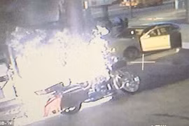 Cái kết đắng cho thanh niên bơm xăng khi xe nổ máy