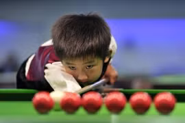 Thần đồng bi-a 3 tuổi ở Trung Quốc