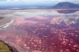 Khám phá những hồ kỳ lạ nhất trên thế giới