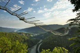 Những cây cầu đi bộ ngoạn mục nhất thế giới