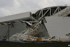 SVĐ khai mạc World Cup 2014 đổ sập, 2 người chết